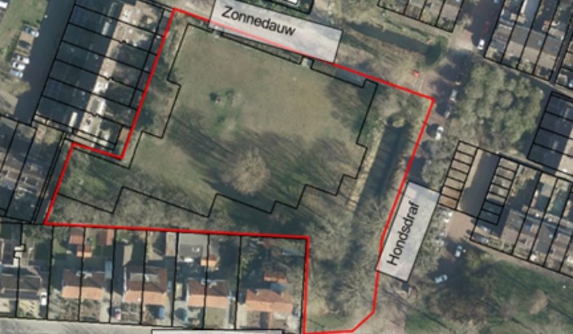 Plattegrond van het stuk grond dat de gemeente te koop aanbiedt