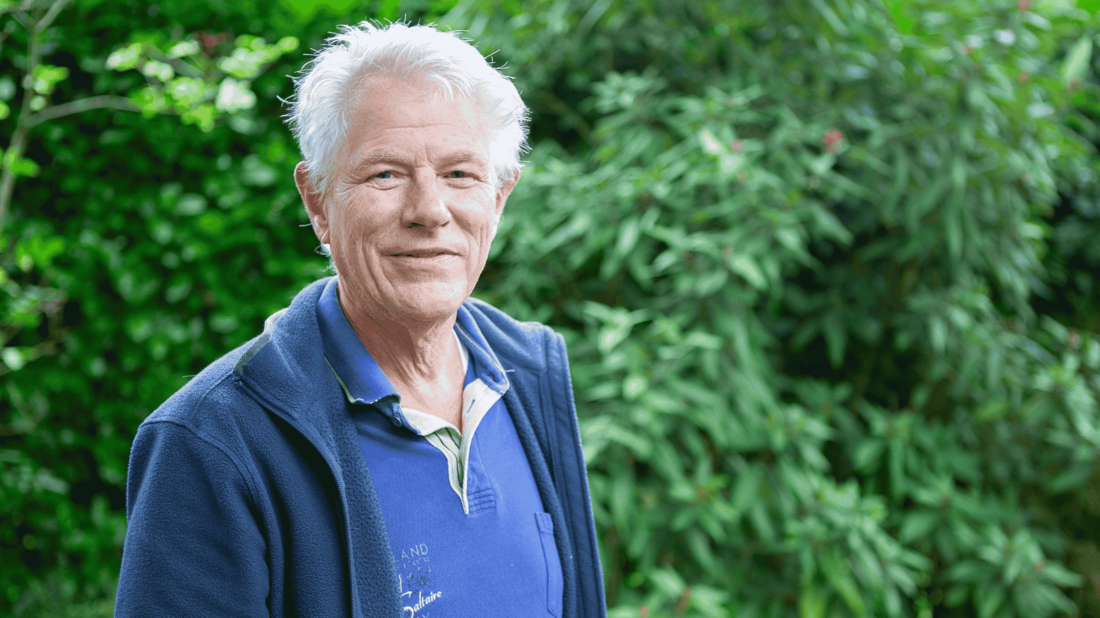 Joost over groen dak