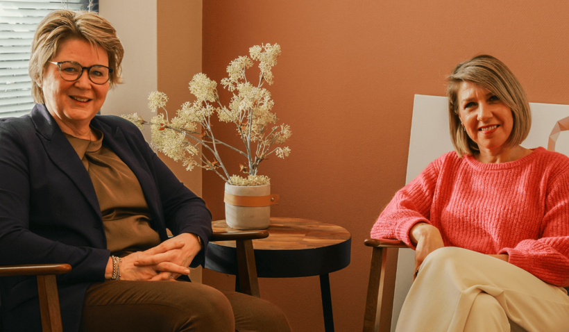 Op de foto: wethouder Marleen Treep en Dineke de Beer