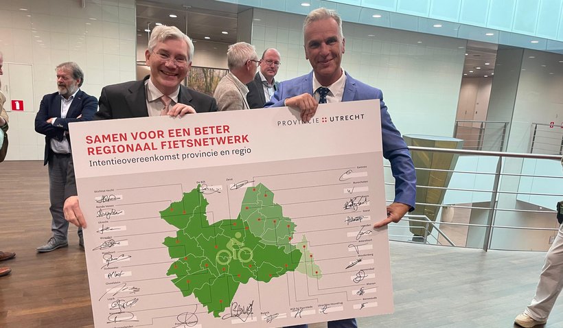 Gedeputeerde André van Schie en wethouder Wim Vos