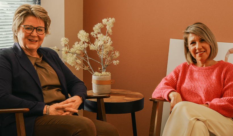 Op de foto: wethouder Marleen Treep en Dineke de Beer