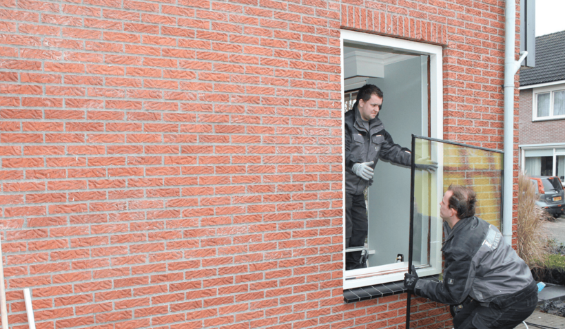 Raam plaatsen voor isolatie
