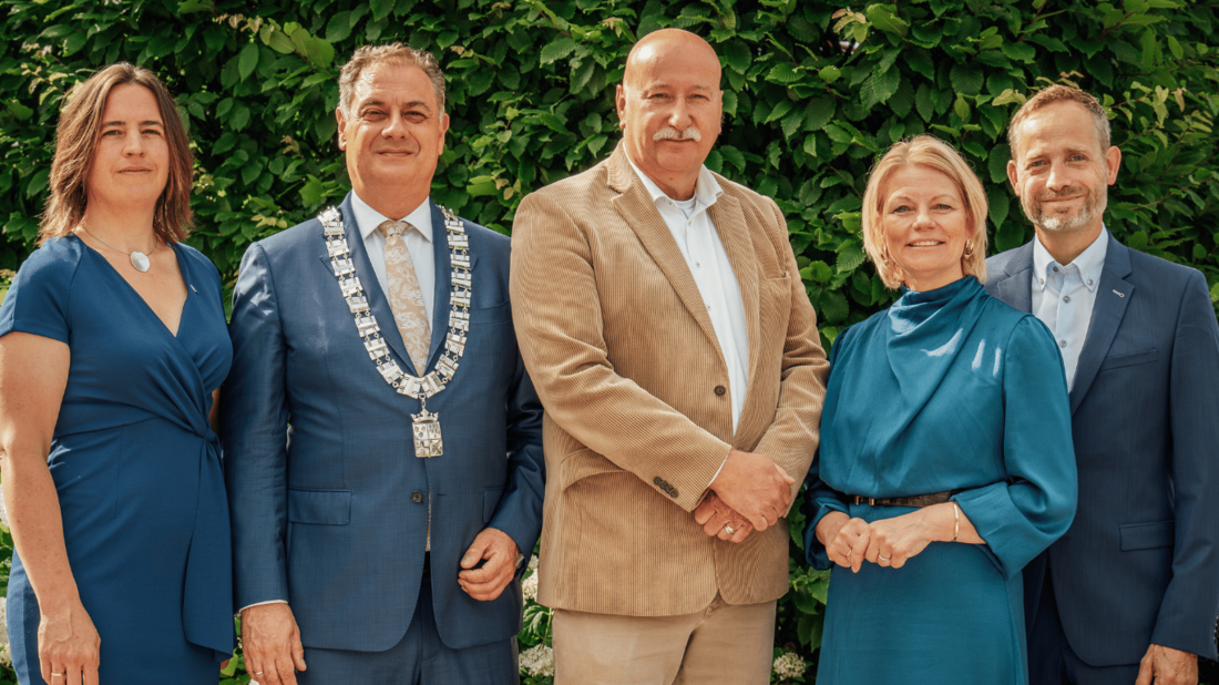 Het college op de foto. v.l.n.r Fenneke van der Vegte, Gerolf Bouwmeester, Bjorn van den Brink, Marianne Klein, Bas van Os
